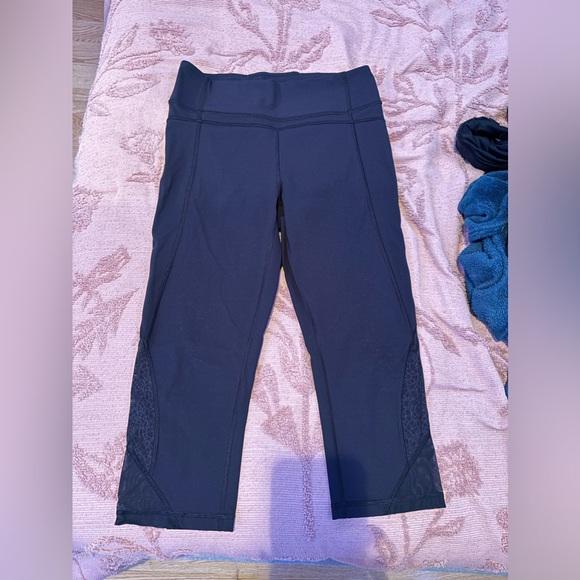 LULULEMON TWIST AND TRAIN CROP - Picture 1 of 4